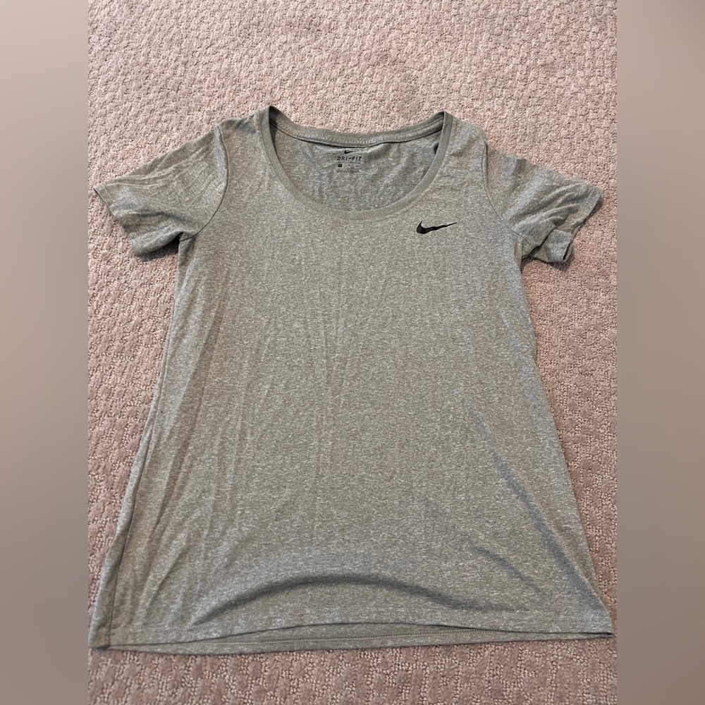 women’s nike dri-fit shirt